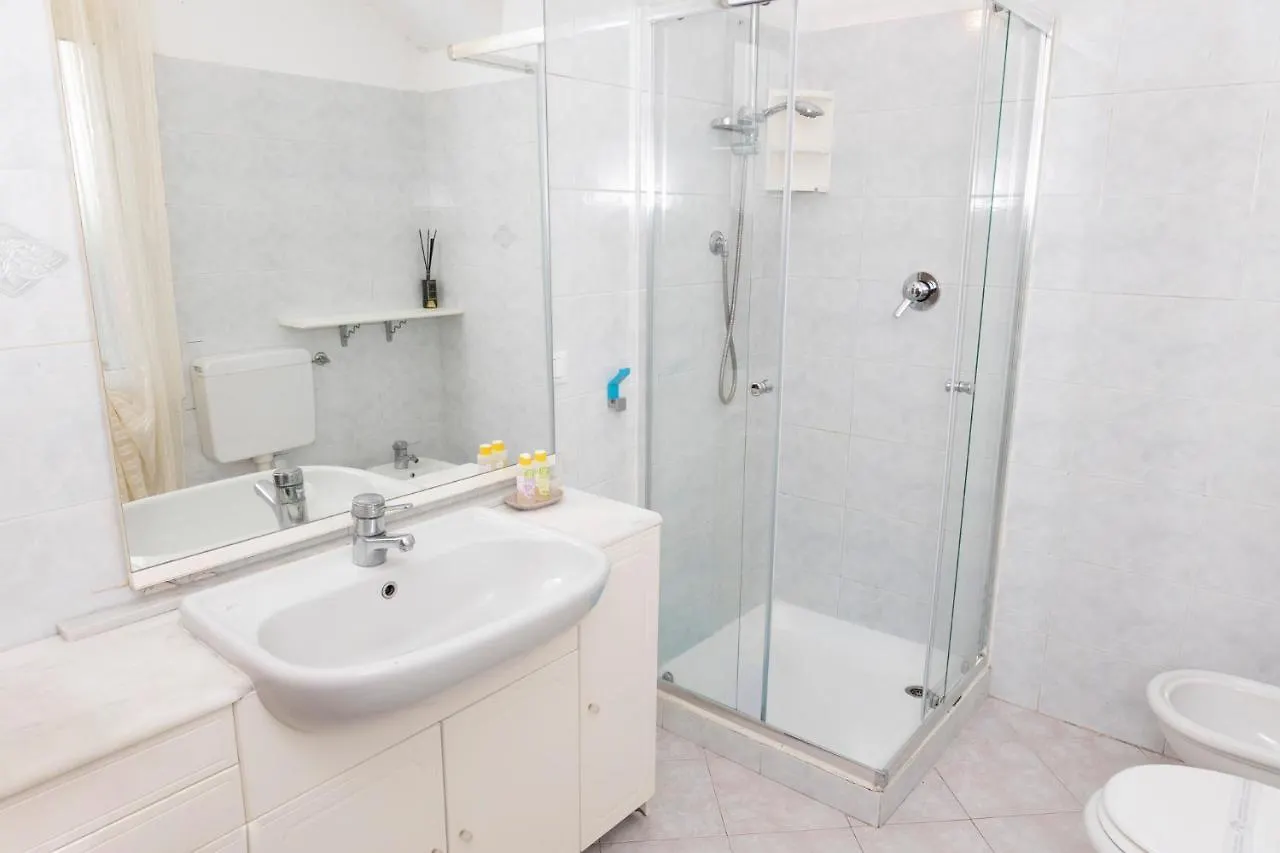 Appartamento indipendente in villa Sanremo Italia